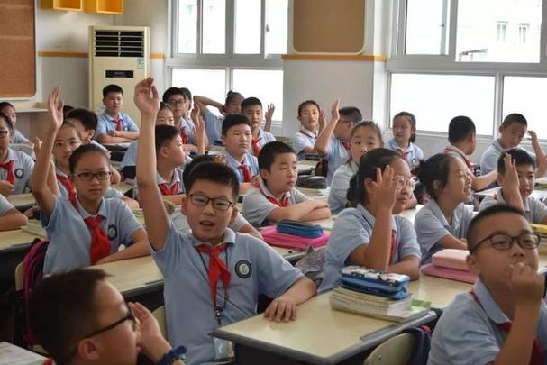 最新教室护眼照明品牌排行榜分享:学生护眼台灯怎么样选择你懂吗